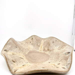 Ręcznie robiona misa ceramiczna płaska