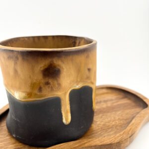 Zestaw Ceramiczny „Gniotek” – Czarka 350 ml z Bambusową Podstawką